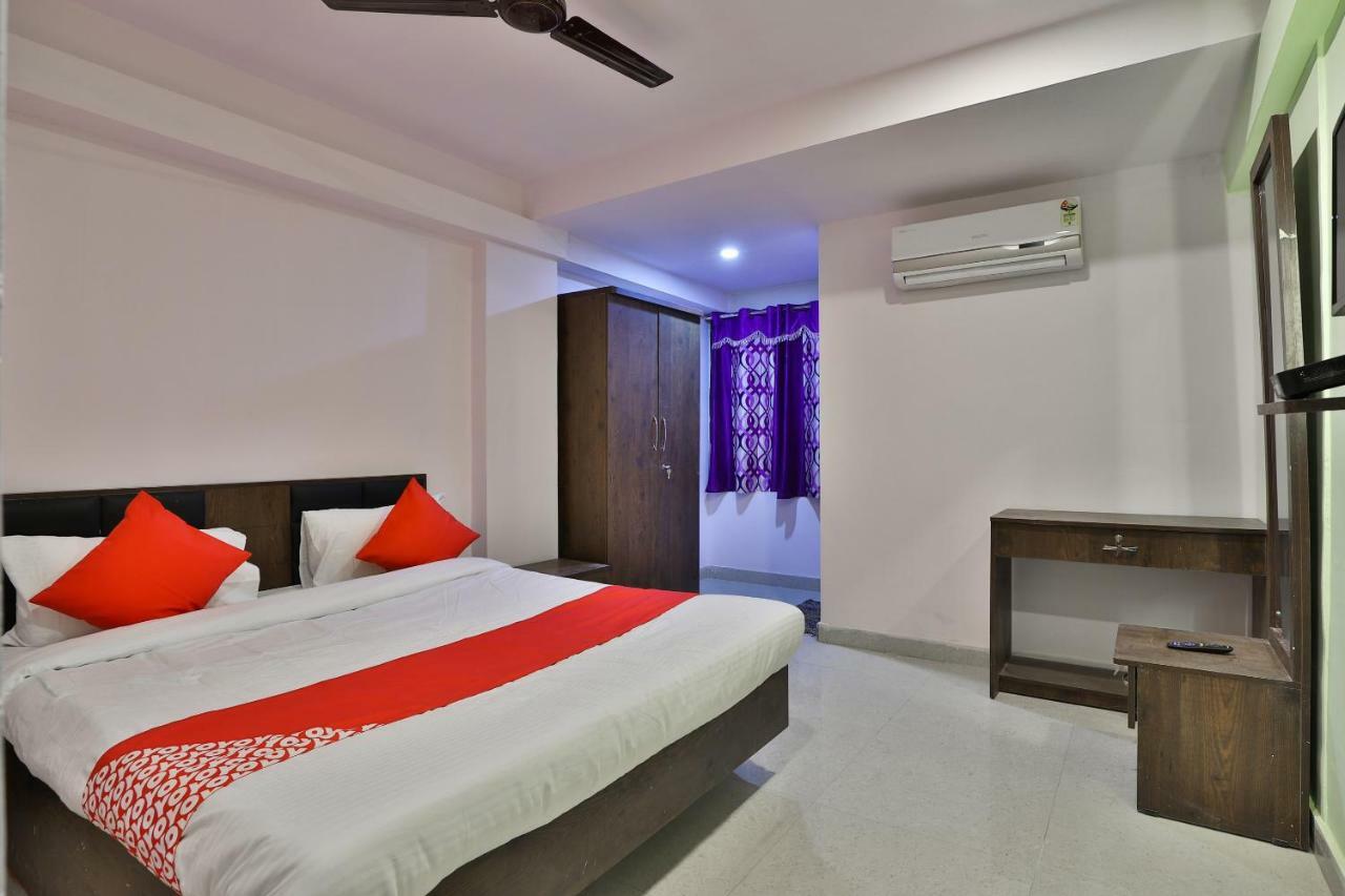 Oyo 37398 Hotel Jalsa Palace Naroda Kültér fotó