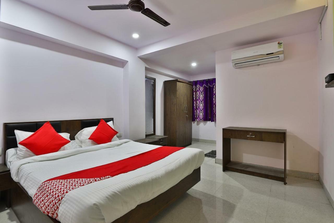 Oyo 37398 Hotel Jalsa Palace Naroda Kültér fotó
